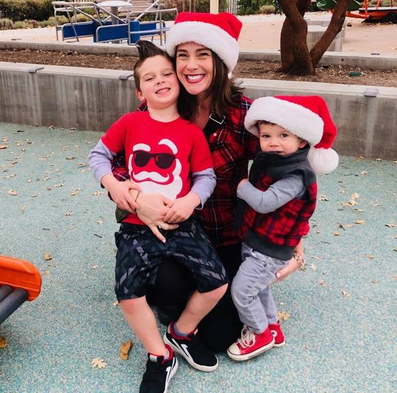 Meet your Posher, Hillary - Picture 1 of 1